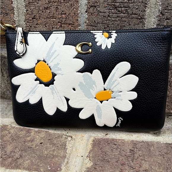 Coach Daisy Print Leather Wristlet EUC - Picture 1 of 14